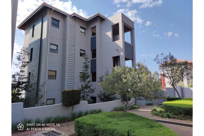 Lonehill Apartment For Sale: Tenant in place, 24/7 security, pool, and gym.