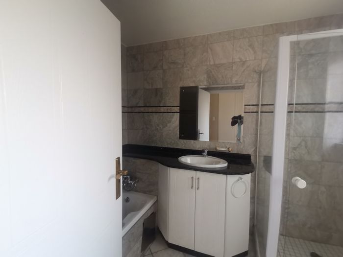 Property #808G_32, Flat rental monthly in Sandton Central