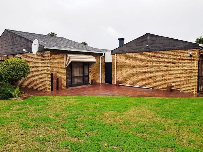 Property #CCSA-25452-1169, House rental monthly in Strand Central