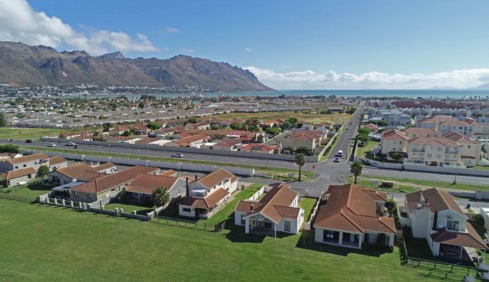 Property #CCSA-28519-1169, House for sale in Fairview Golf Estate