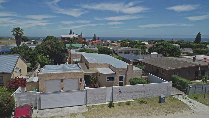 Property #CCSA-28609-1169, House for sale in Gansbaai Central