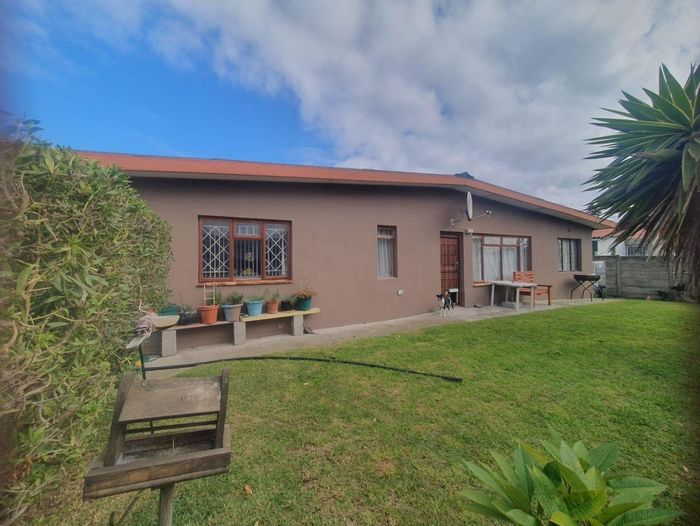 Property #CCSA-29181-1169, House for sale in Gansbaai Central