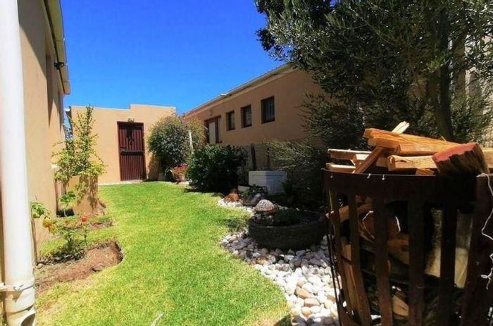 Property #CCSA-29186-1169, House for sale in Fairview Golf Estate