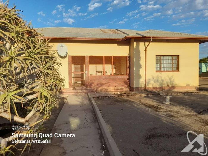 Keetmanshoop 15 Residential properties for sale