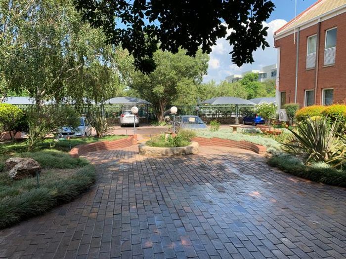 Property #GTJHBRIVO12ENY12EO2, Office rental monthly in Rivonia
