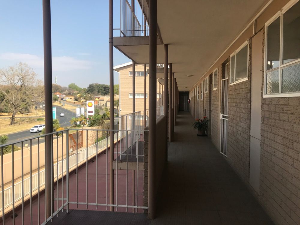15 Glenheath Corridor.jpeg