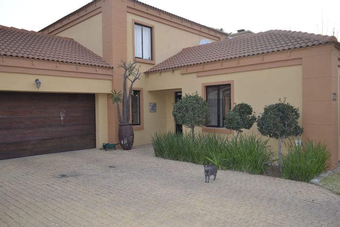 Property #ENT0177681, House for sale in Silver Lakes Golf Estate
