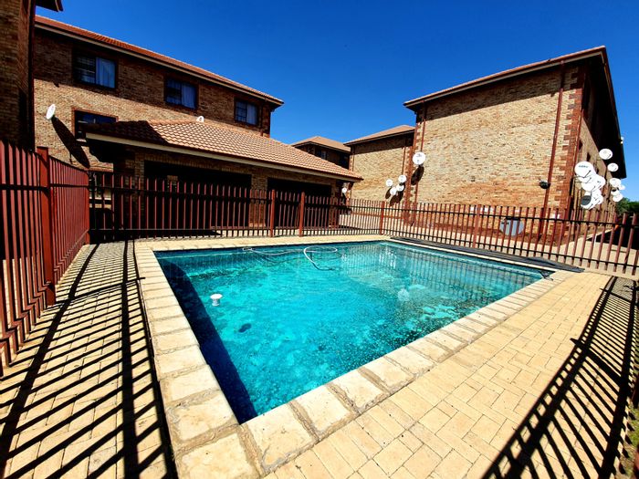 Property #ENT0177830, Apartment for sale in Potchefstroom Central