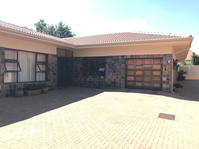 Property #ENT0191649, House for sale in Fochville