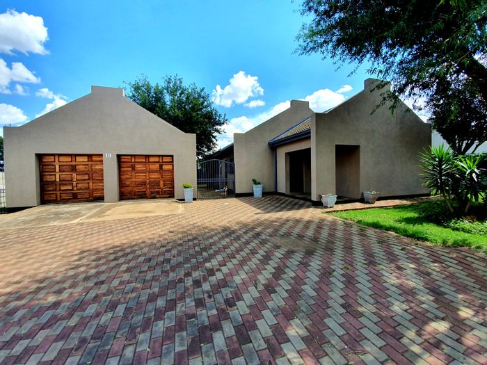 Property #ENT0191938, Townhouse for sale in Ventersdorp