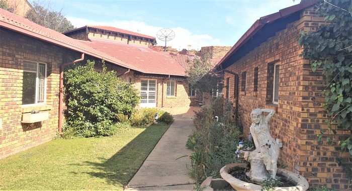 Property #ENT0198515, Office for sale in Brakpan Central
