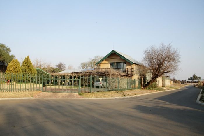 Property #ENT0115312, Small Holding for sale in Mooivallei Park