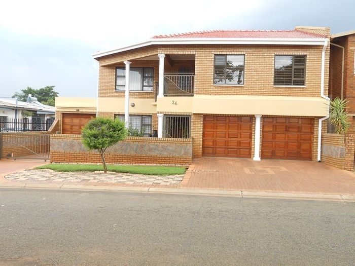 Property #ENT0240139, House for sale in Lenasia Ext 3