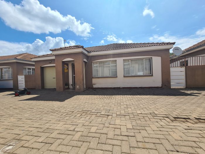 Property #ENT0240223, Townhouse for sale in Polokwane Central