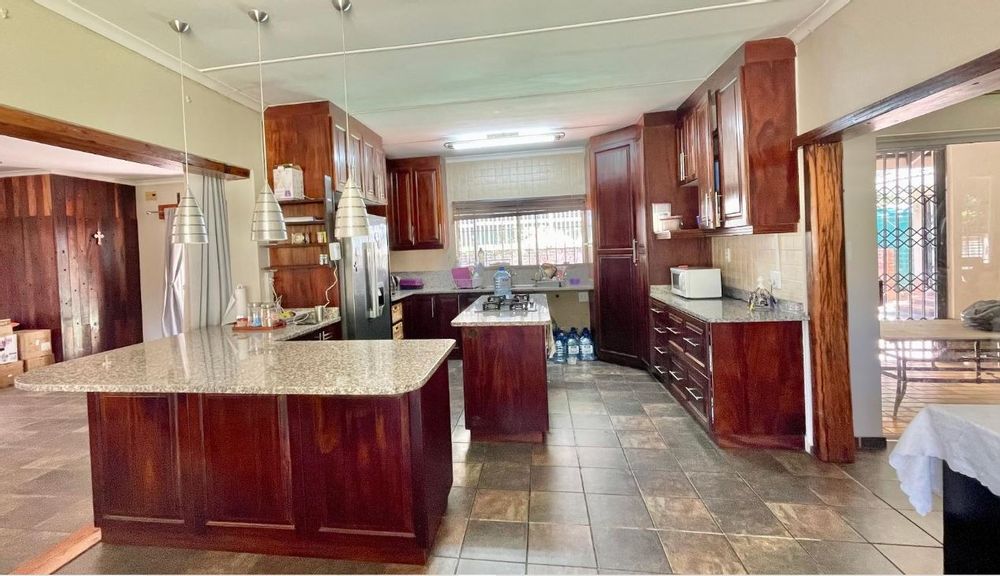 Kitchen2.jpeg