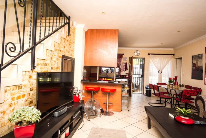 Property #ENT0240838, Townhouse for sale in Country View Estate