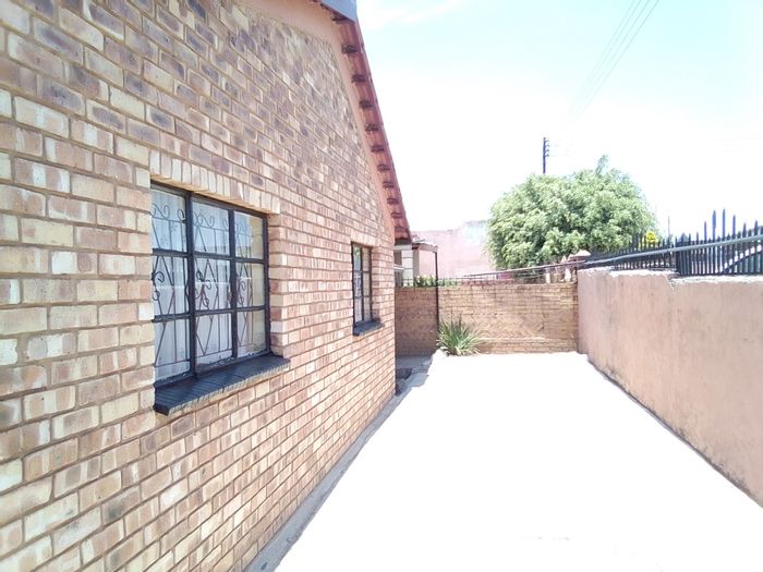 Property #ENT0241027, House for sale in Soshanguve H