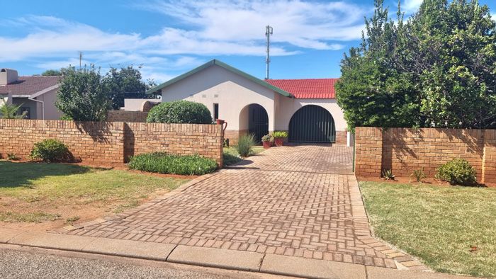Property #ENT0241143, House for sale in Stilfontein Ext 4