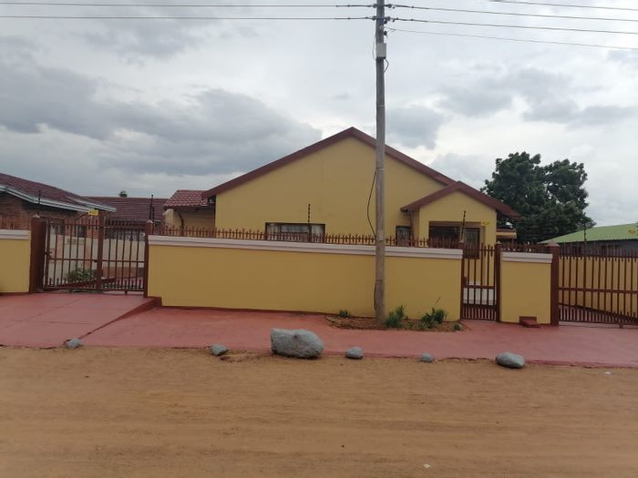 Property #ENT0241298, House for sale in Soshanguve L
