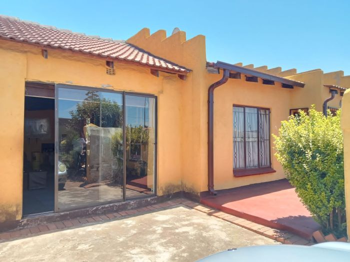 Property #ENT0241455, House for sale in Roodekop
