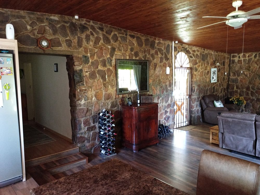 LOUNGE 3.jpeg
