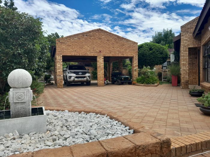Property #ENT0242529, Townhouse for sale in Kuruman