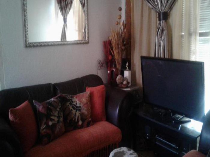Property #ENT0243051, House for sale in Soshanguve