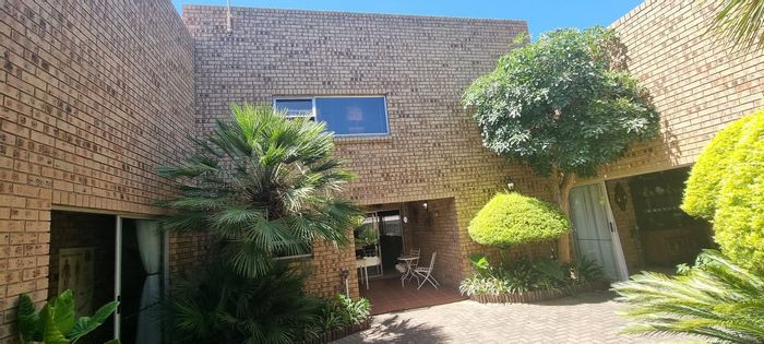 Property #ENT0243031, House for sale in Secunda