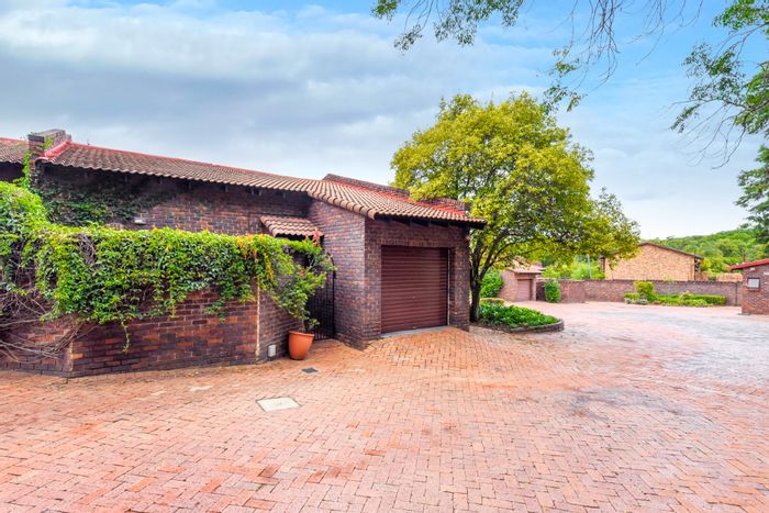 Property #ENT0243133, Townhouse sold in Fourways