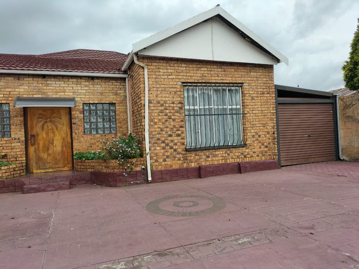Property #ENT0243369, House for sale in Brakpan Central
