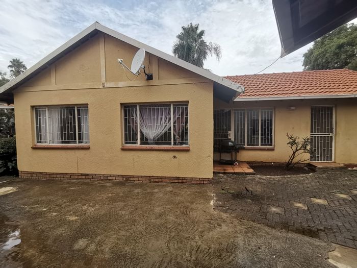 Property #ENT0243388, House for sale in Brakpan North