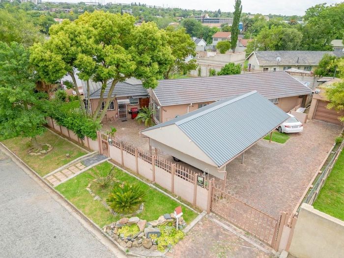 Property #ENT0244494, House for sale in Edenvale Central