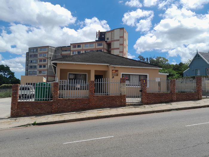 Property #ENT0244595, House for sale in Uitenhage Central