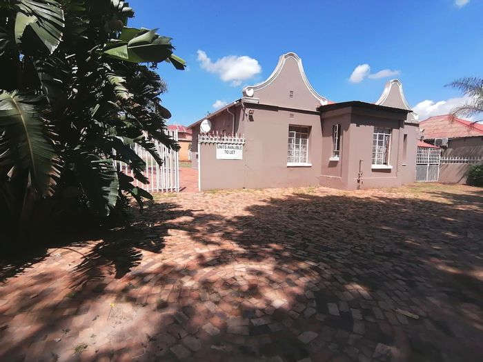 Property #ENT0245004, House for sale in Krugersdorp Central
