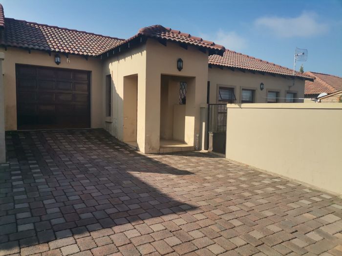 Property #ENT0245019, House for sale in Rensburg