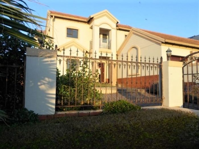 Property #ENT0245032, House for sale in Rietvlei Heights Country Estate