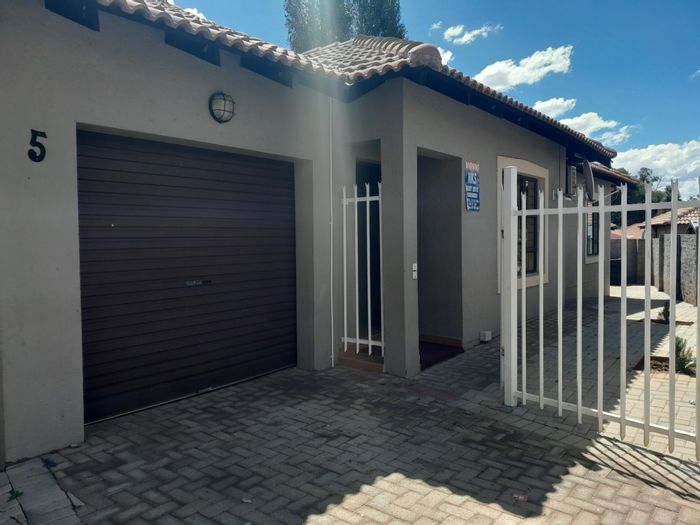 Property #ENT0245476, Townhouse for sale in Kuruman