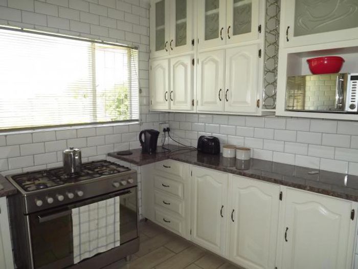 Property #ENT0246192, House for sale in Meiringspark
