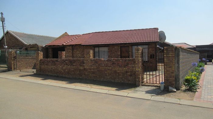 Property #ENT0246402, House for sale in Tsakane