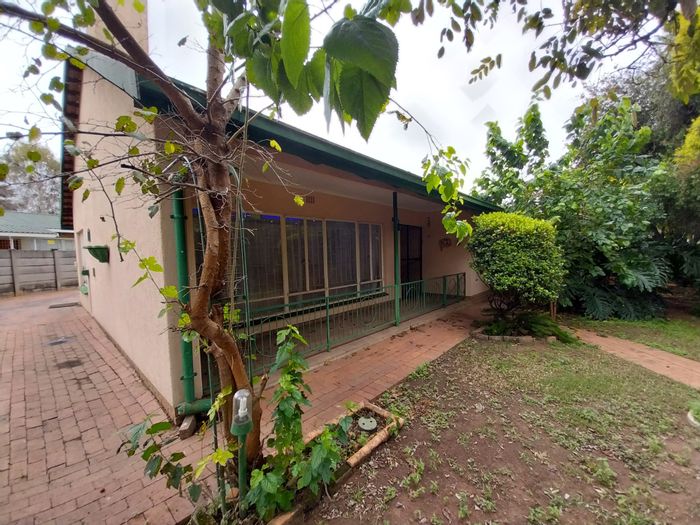 Property #ENT0247046, House for sale in Bonaero Park
