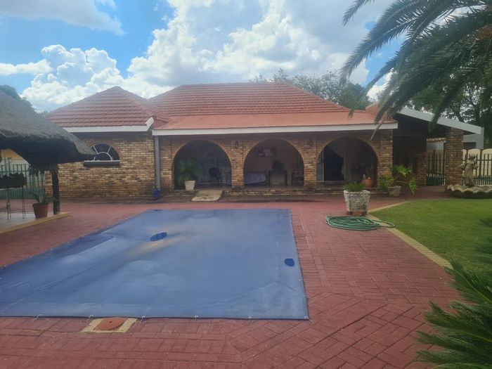 Property #ENT0247428, House for sale in Stilfontein Ext 4