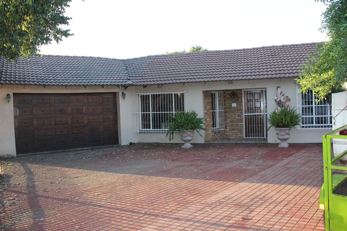 Property #ENT0247657, House for sale in Brakpan North