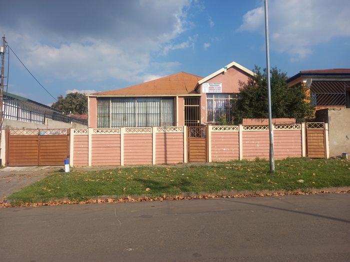 Property #ENT0248179, House for sale in Bezuidenhout Valley