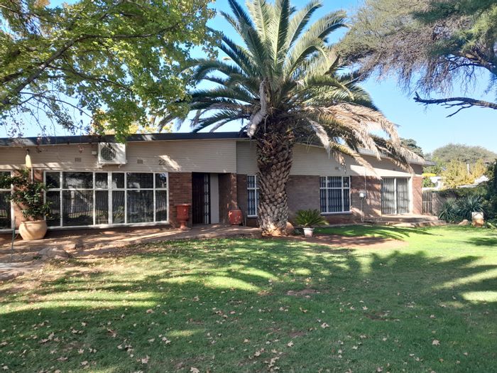 Property #ENT0248220, House for sale in Kuruman