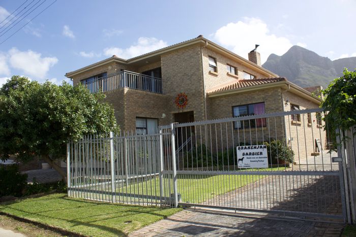 Property #ENT0248223, House for sale in Kleinmond Central