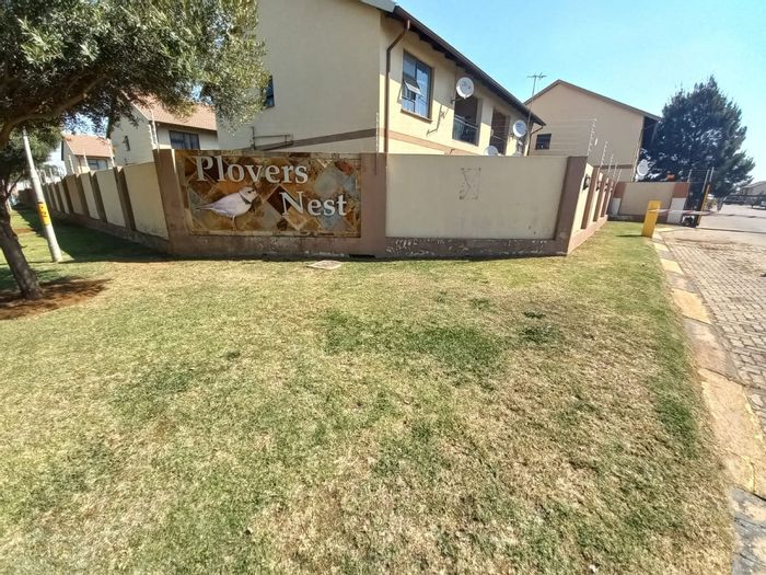 Property #ENT0248377, Townhouse for sale in Parkrand