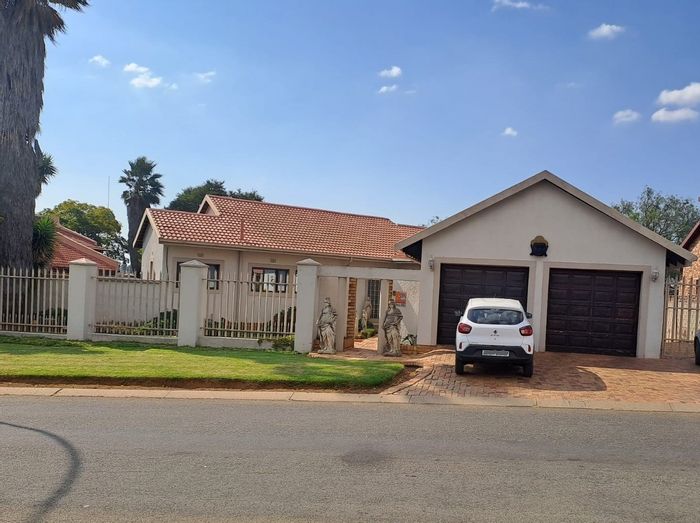 Property #ENT0248597, House for sale in Dalpark Ext 1