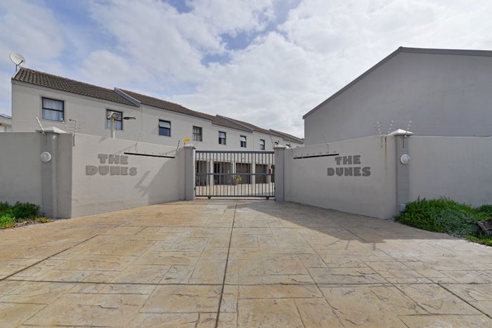 Property #ENT0248536, Townhouse for sale in Muizenberg
