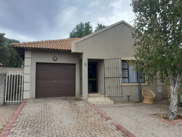 Property #ENT0248649, Townhouse for sale in Kuruman Central