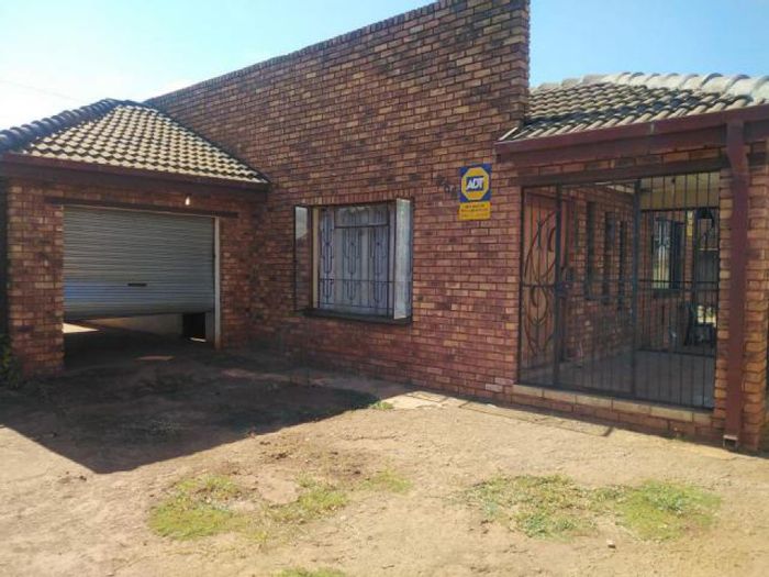 Property #ENT0248946, House for sale in Soshanguve East
